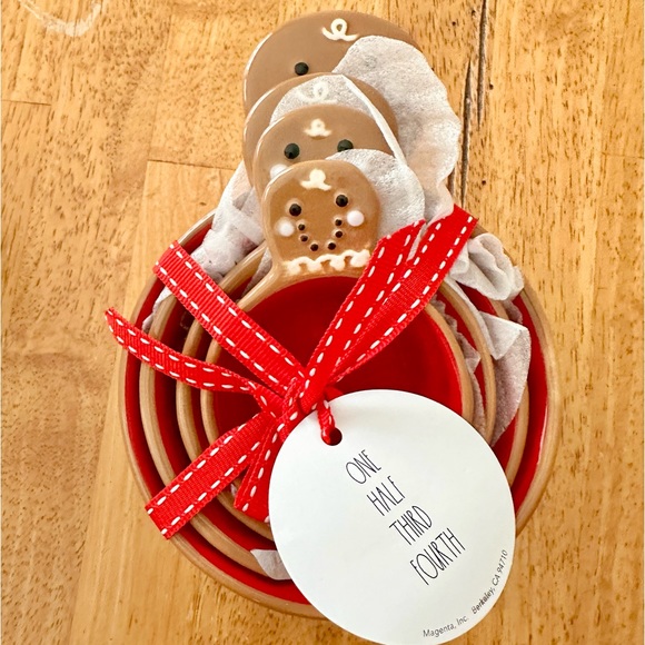 Rae Dunn Christmas Gingerbread Set of 4 Ceramic Measuring Cups BRAND NEW!! - Picture 2 of 4